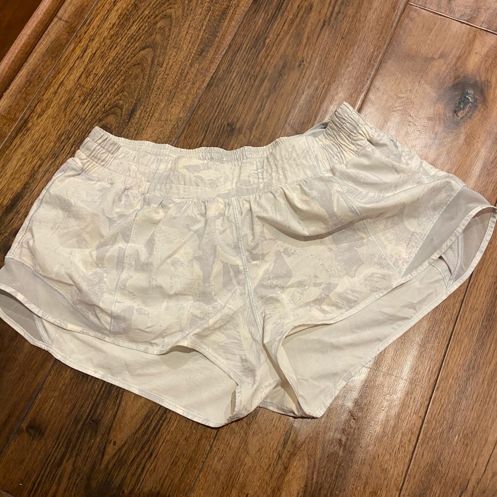 LULU Hottie hot shorts 2in